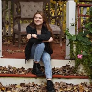 Meet your Posher, Alivia